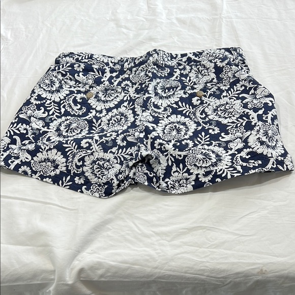 GAP Blue and White Floral Bermudas Tailored Fit - Picture 3 of 4
